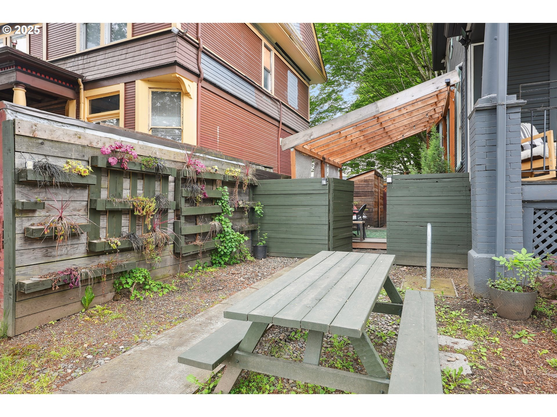 15 NE 18TH AVE