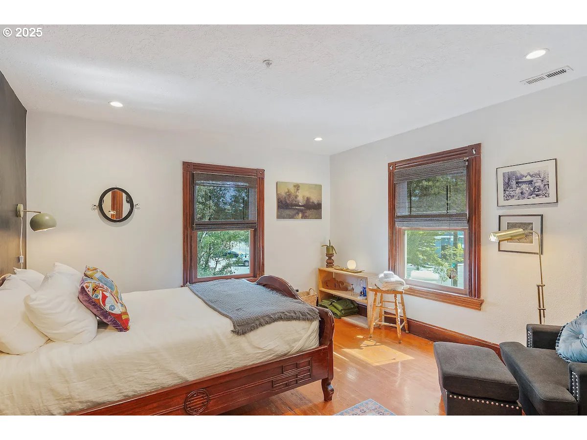 15 NE 18TH AVE