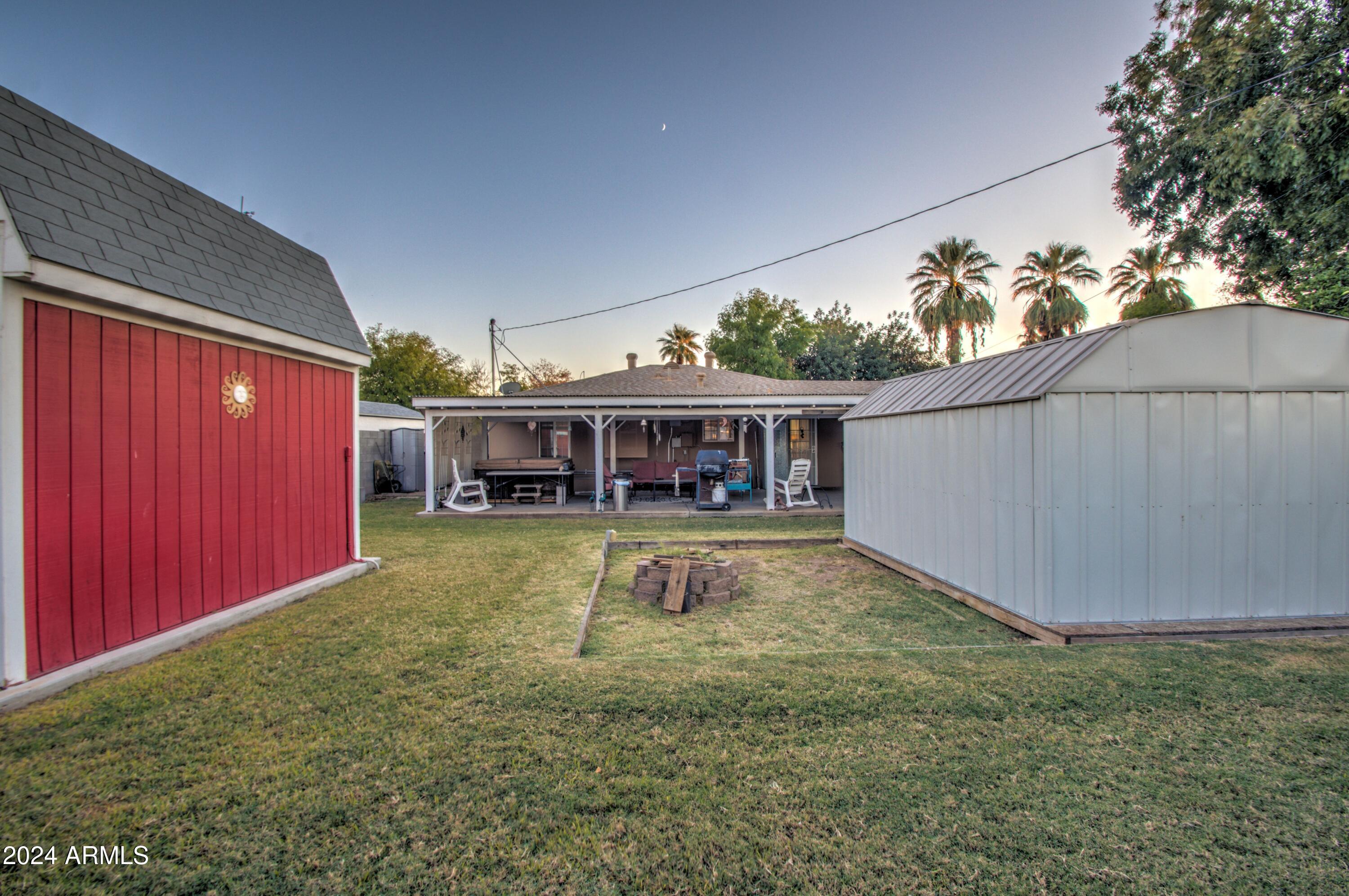 1530 W GLENROSA Avenue