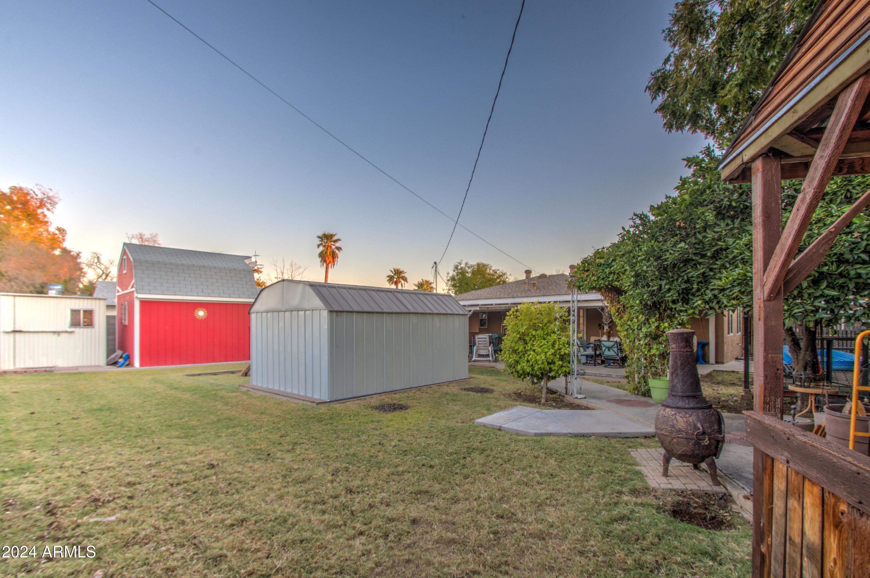 1530 W GLENROSA Avenue