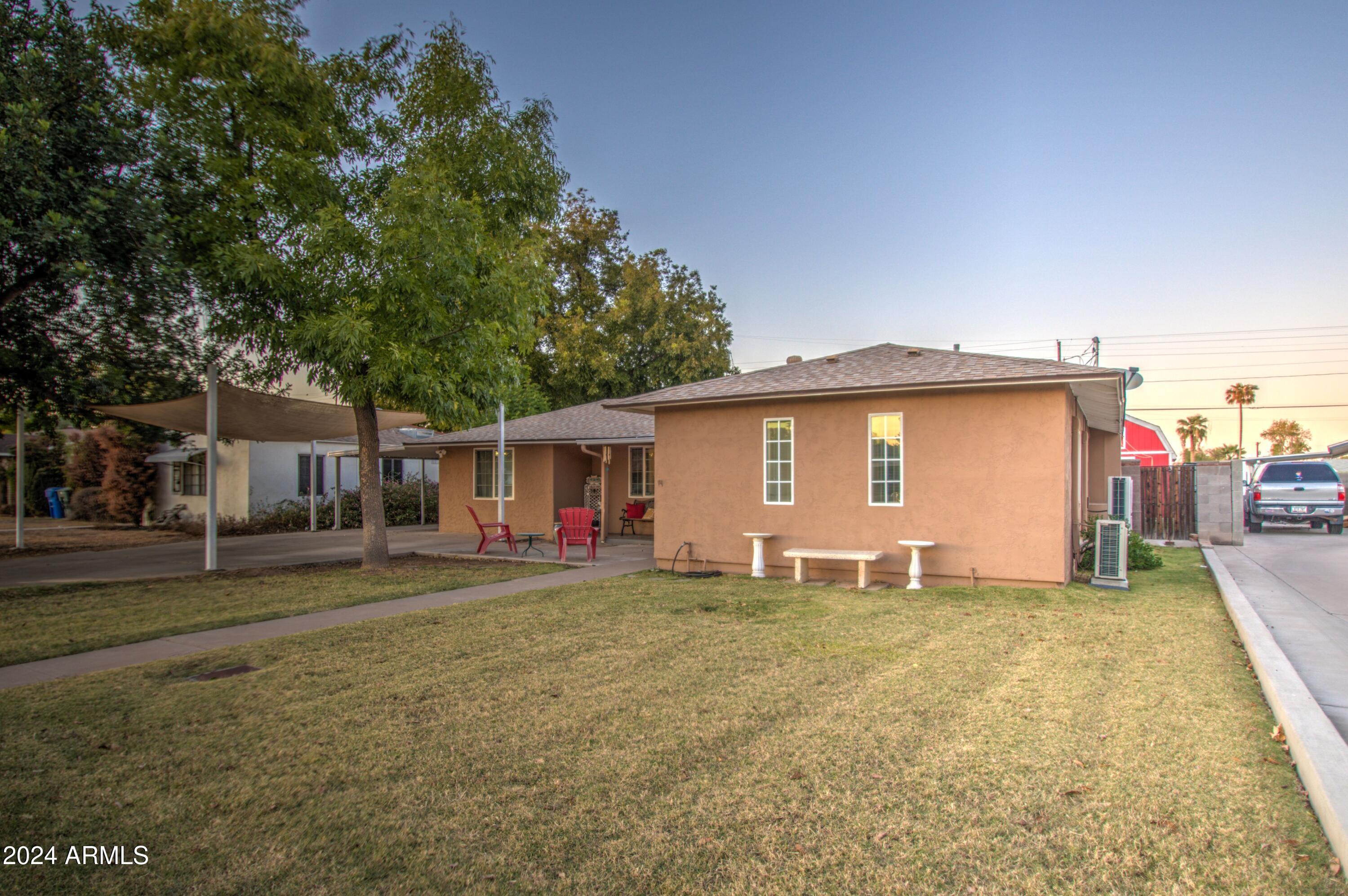 1530 W GLENROSA Avenue