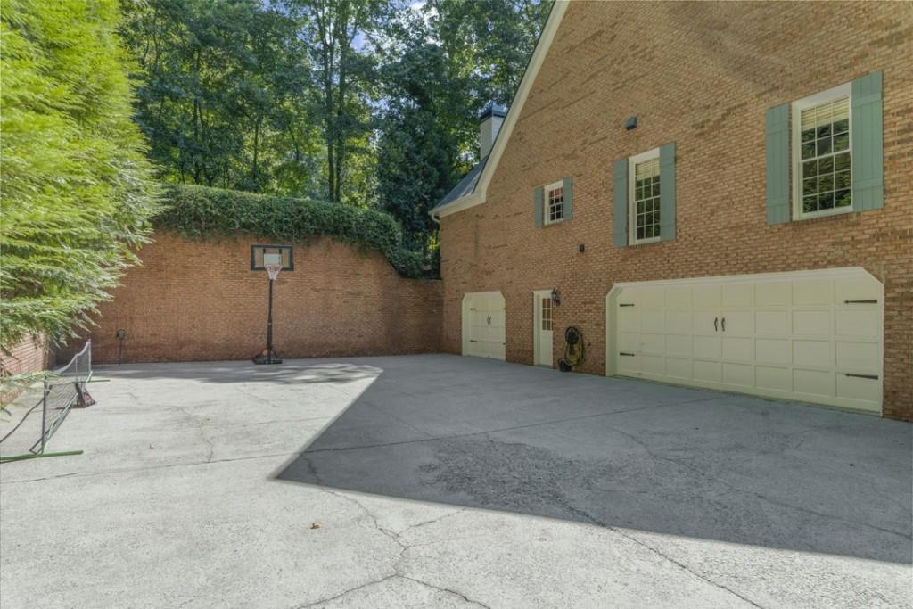 2020 Shallowford Park Manor