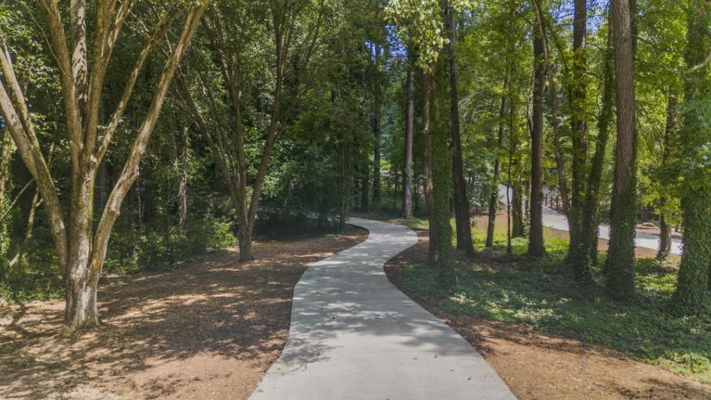 2020 Shallowford Park Manor