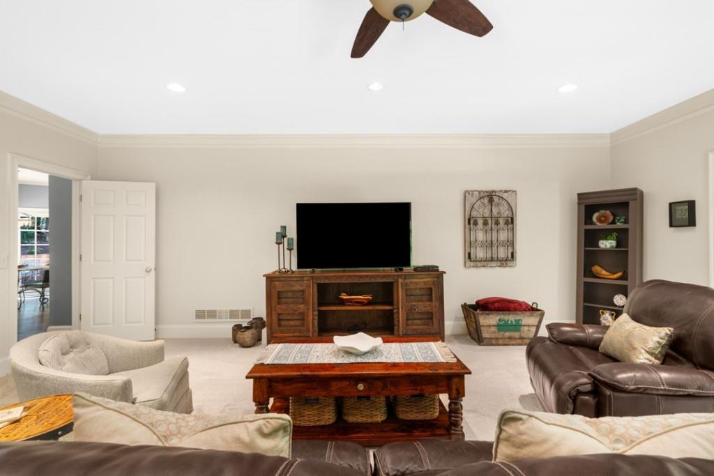 2020 Shallowford Park Manor