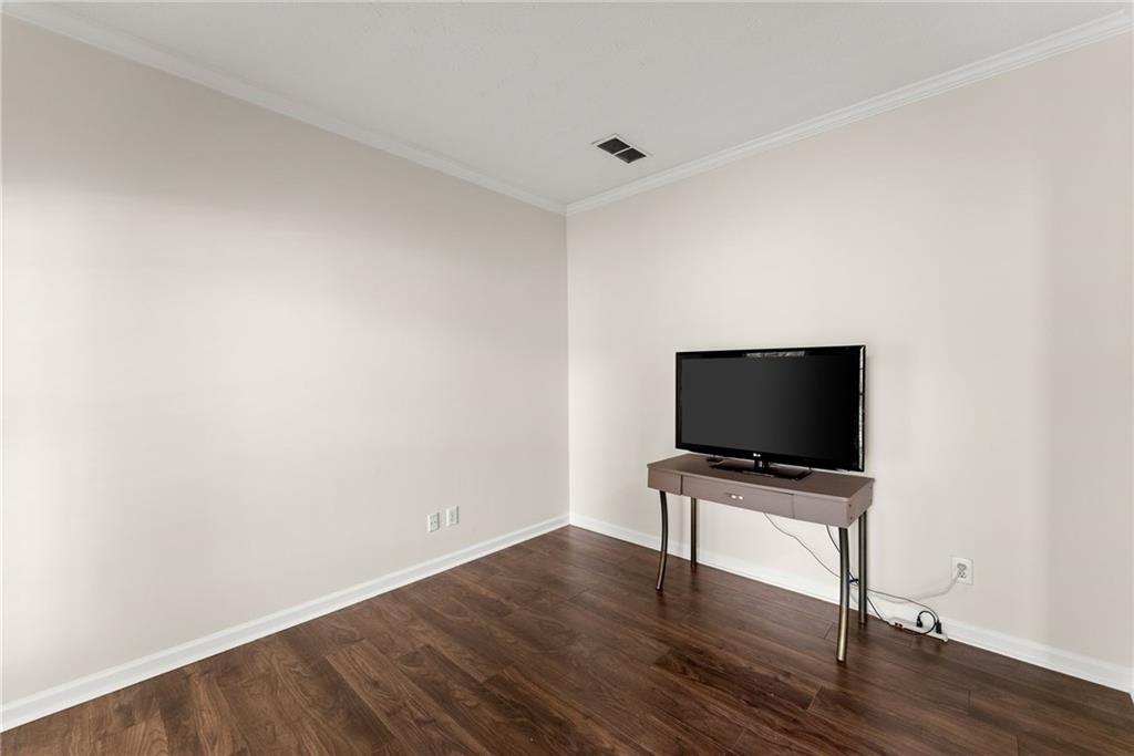1632 Paces Vale Court