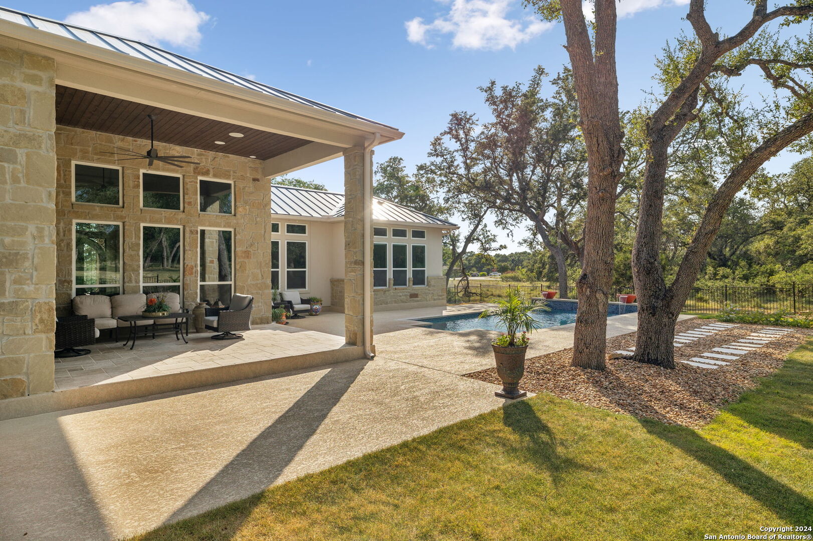 507 ARTHUR CT