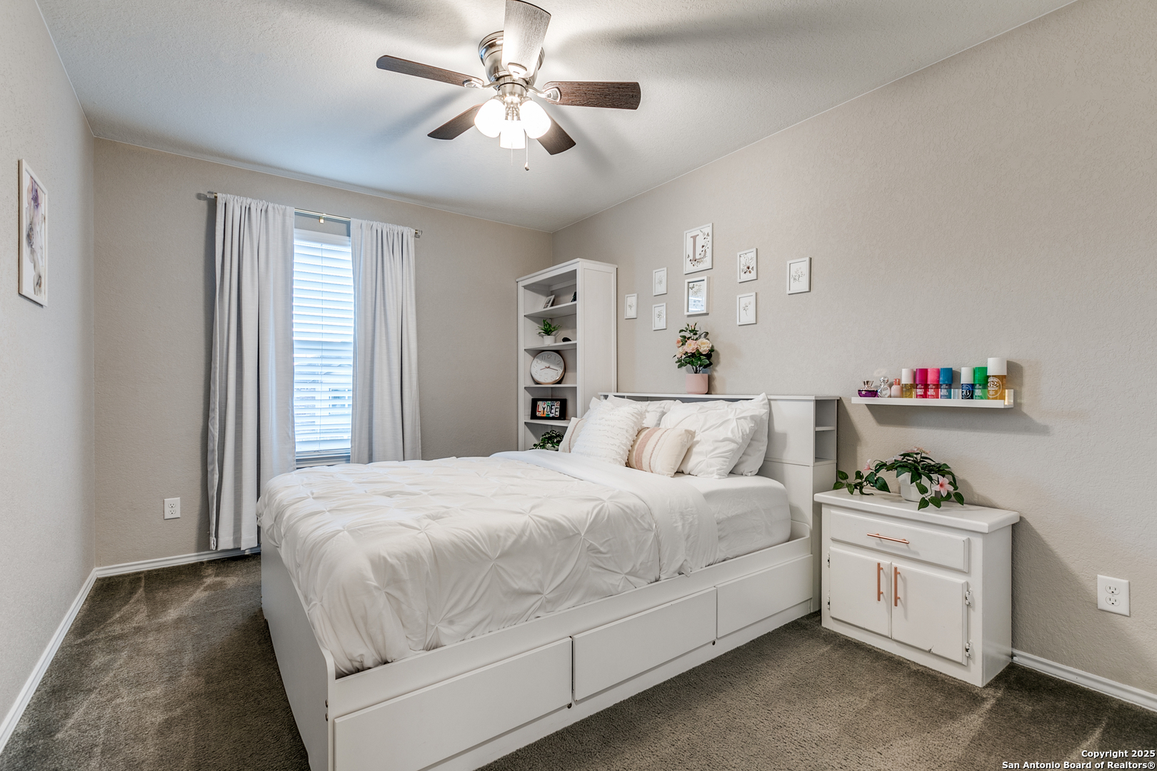 4414 Montrose Wood