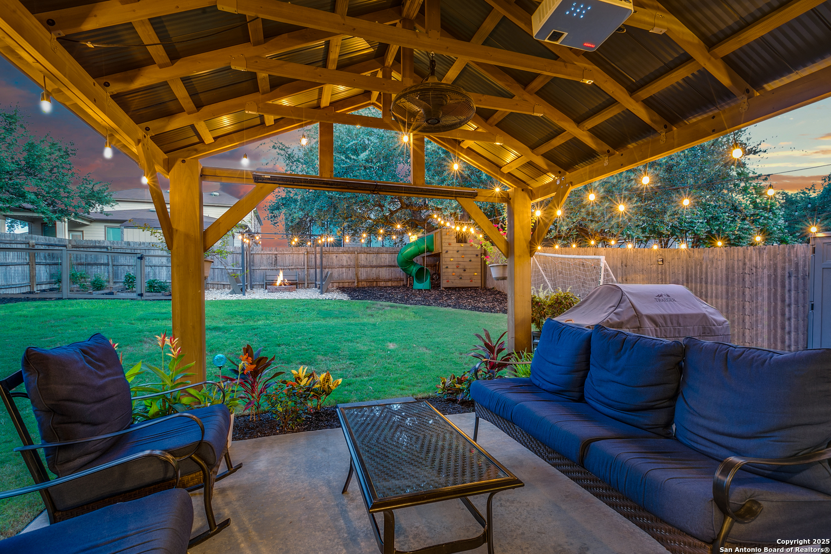 4414 Montrose Wood