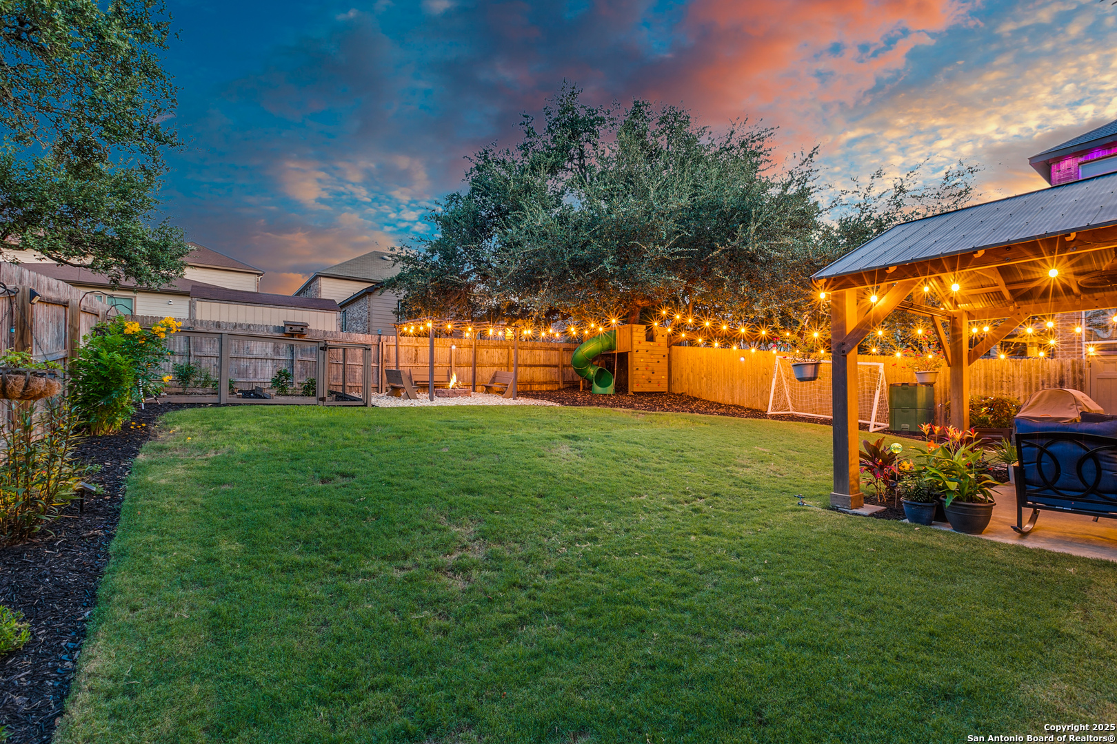 4414 Montrose Wood