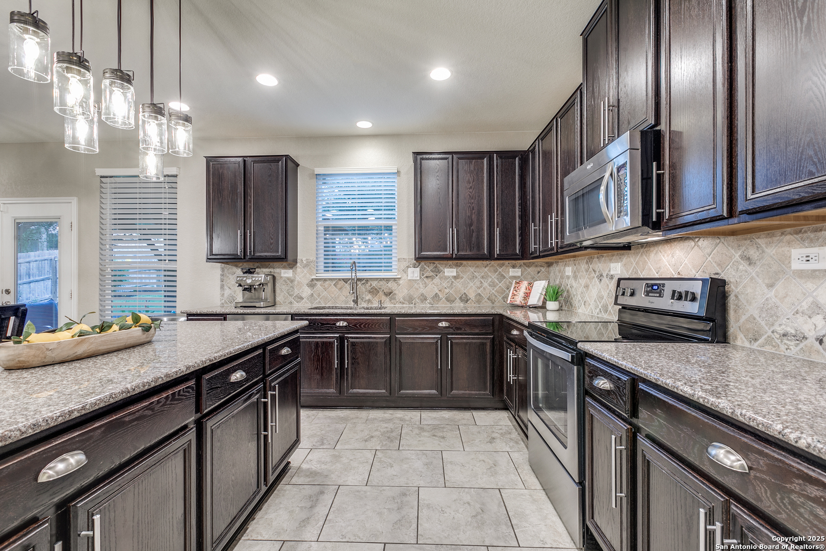 4414 Montrose Wood