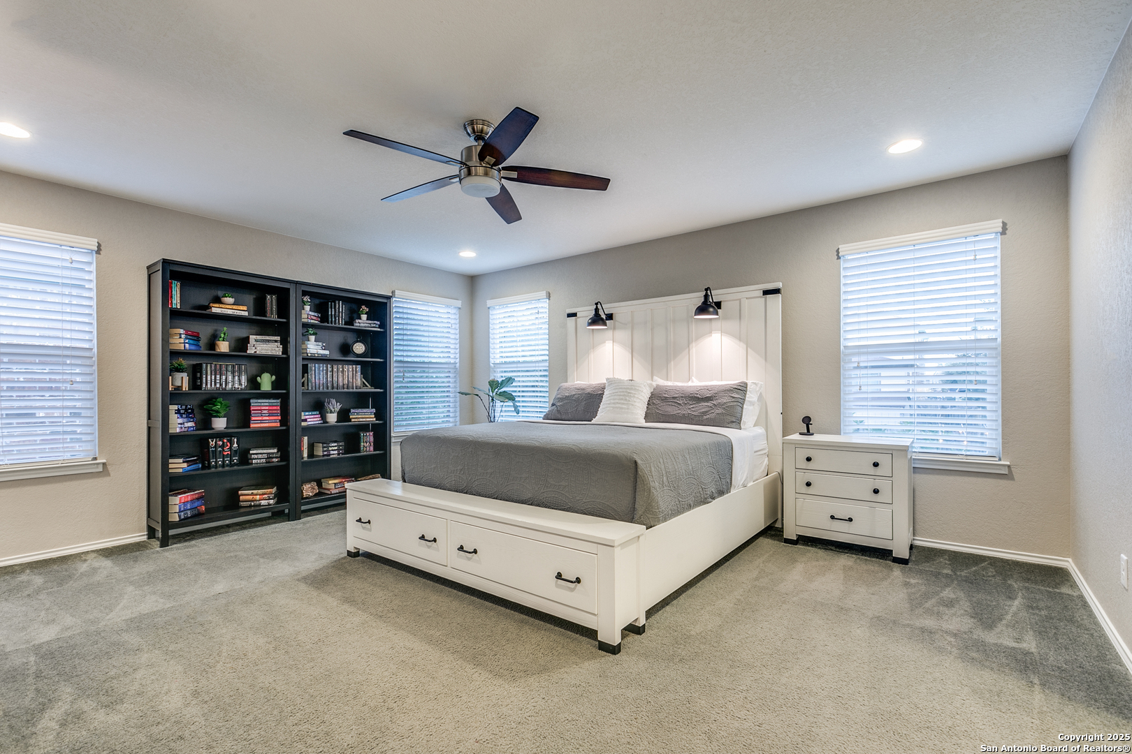 4414 Montrose Wood