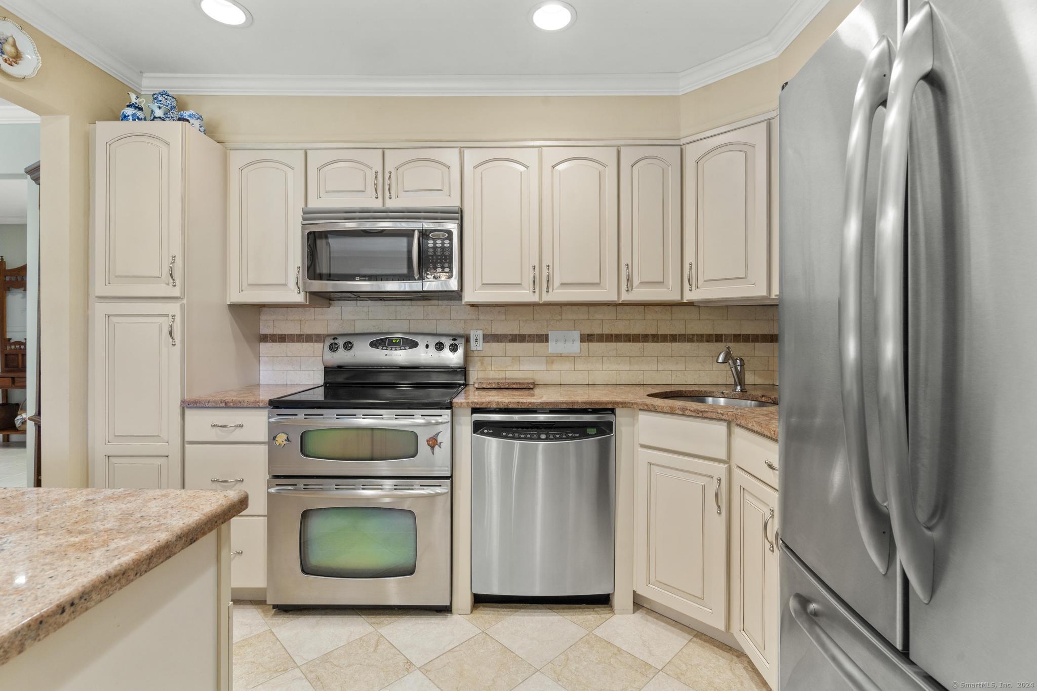 255 Strawberry Hill Avenue F2