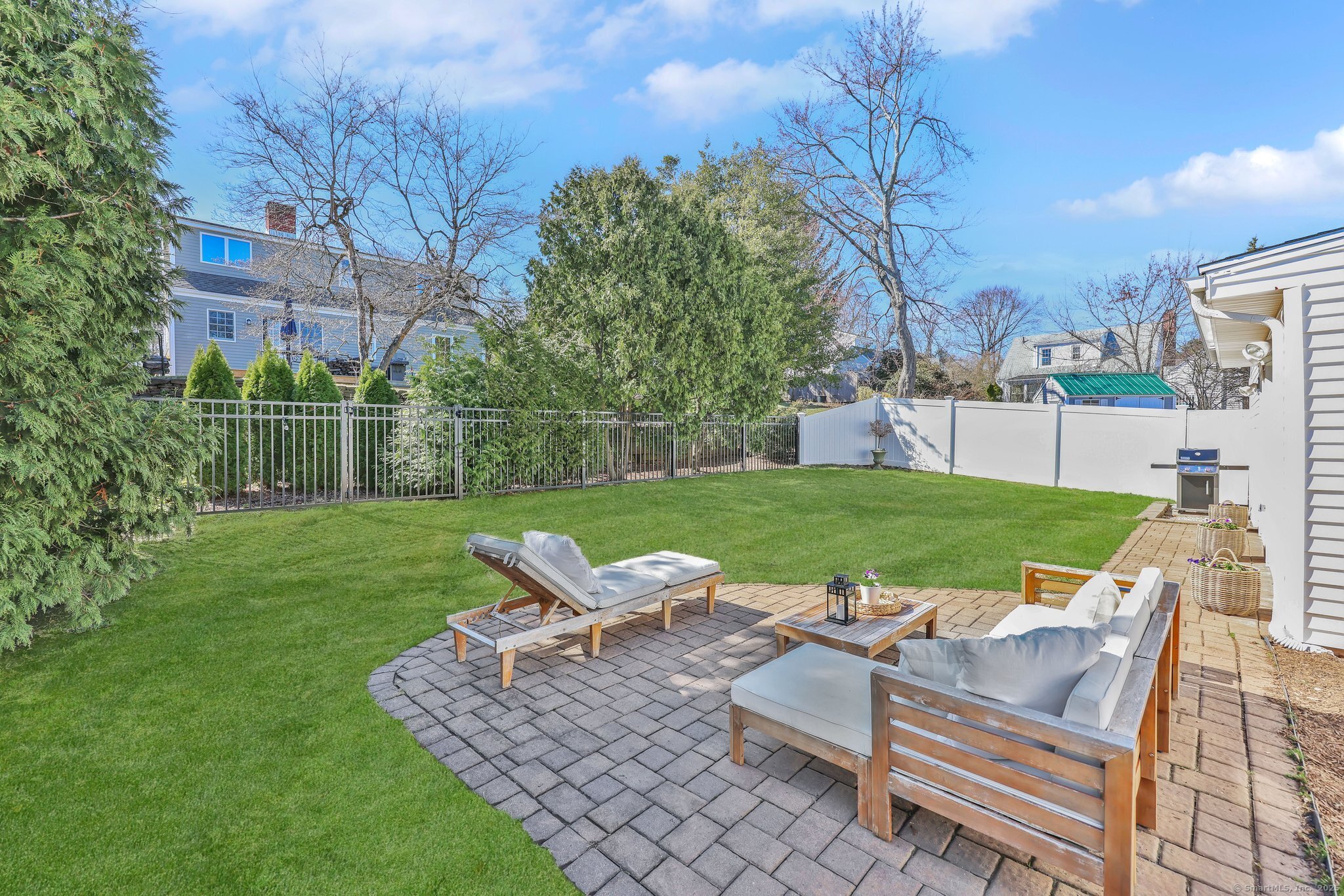 7 Greenacres Avenue