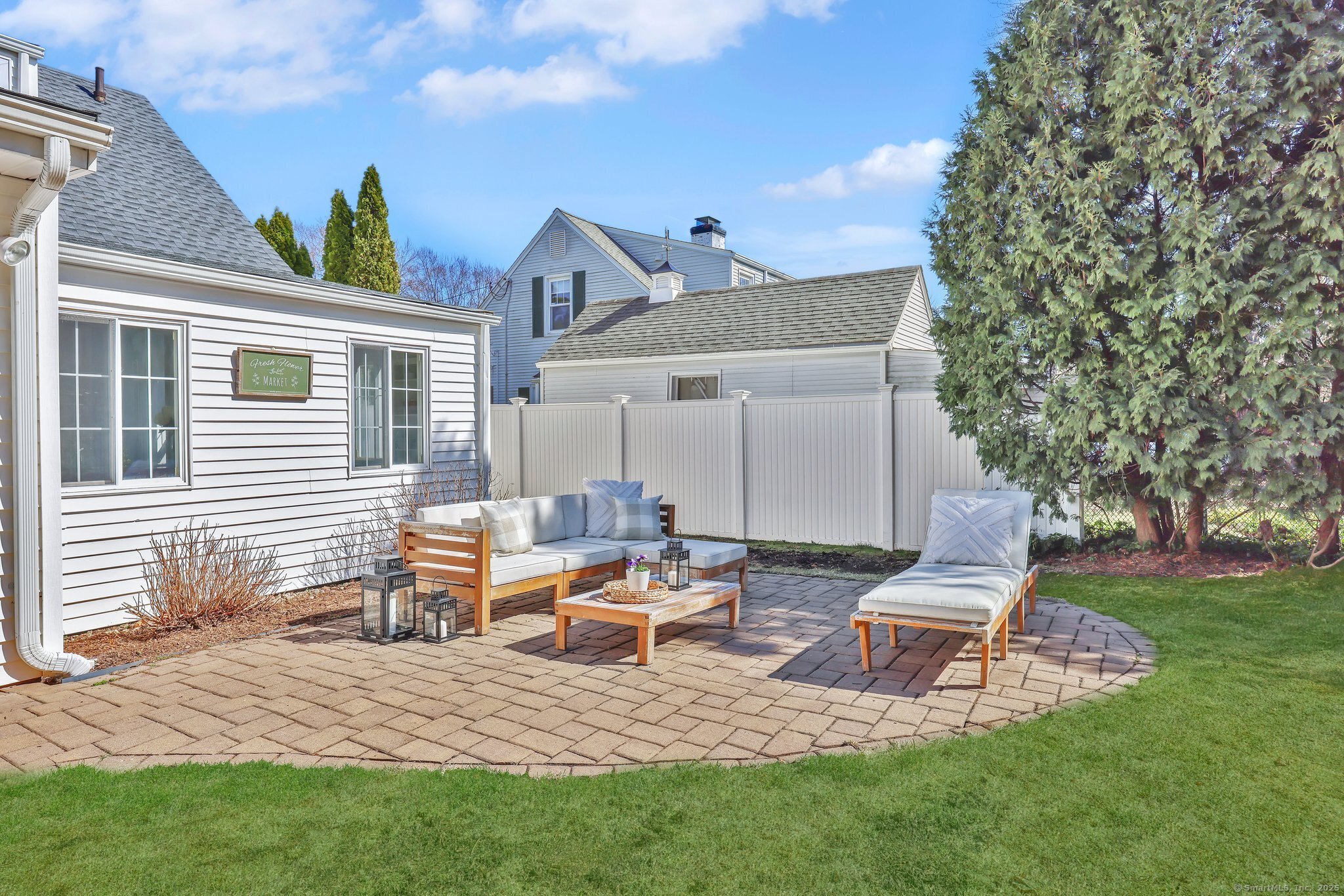 7 Greenacres Avenue