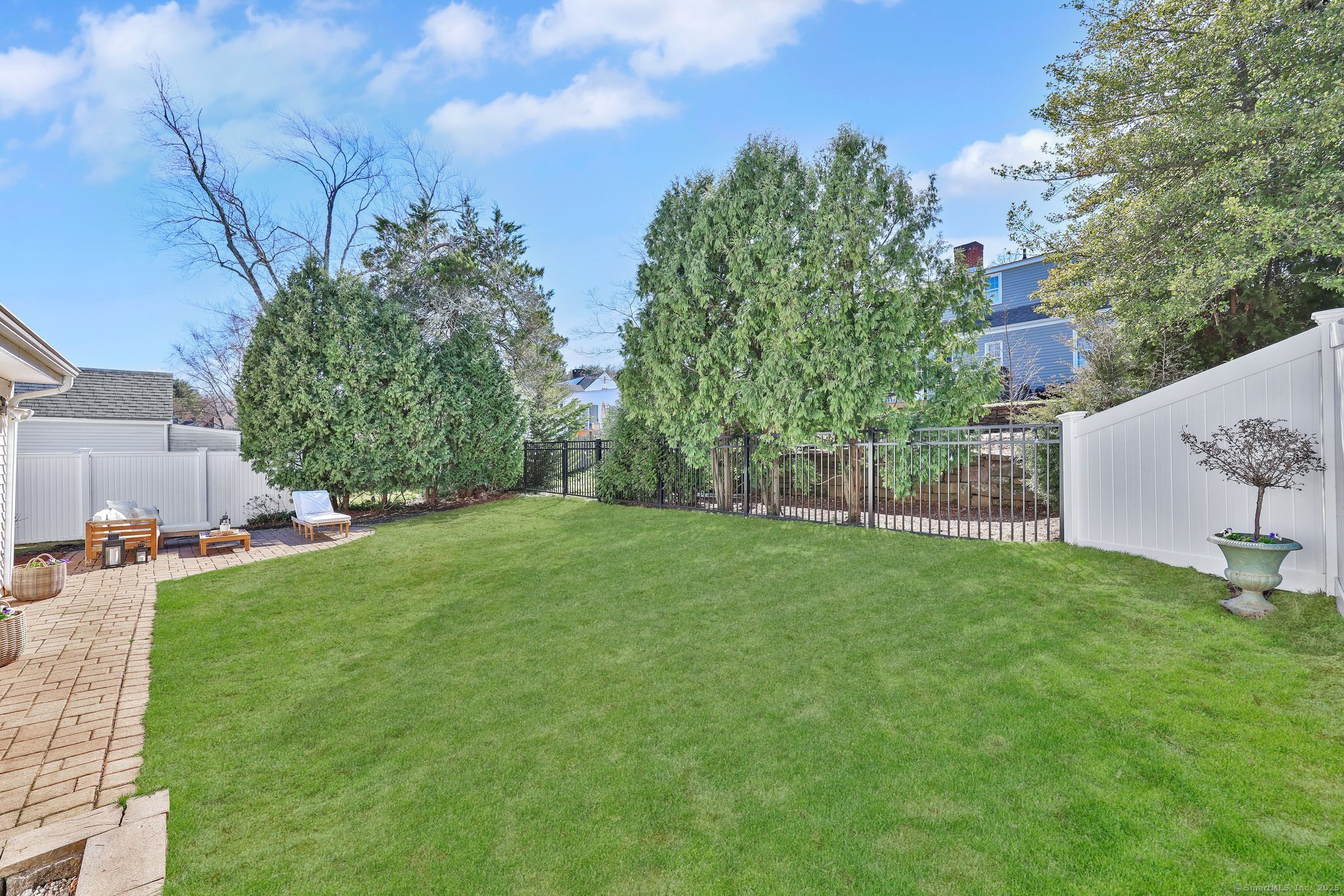7 Greenacres Avenue