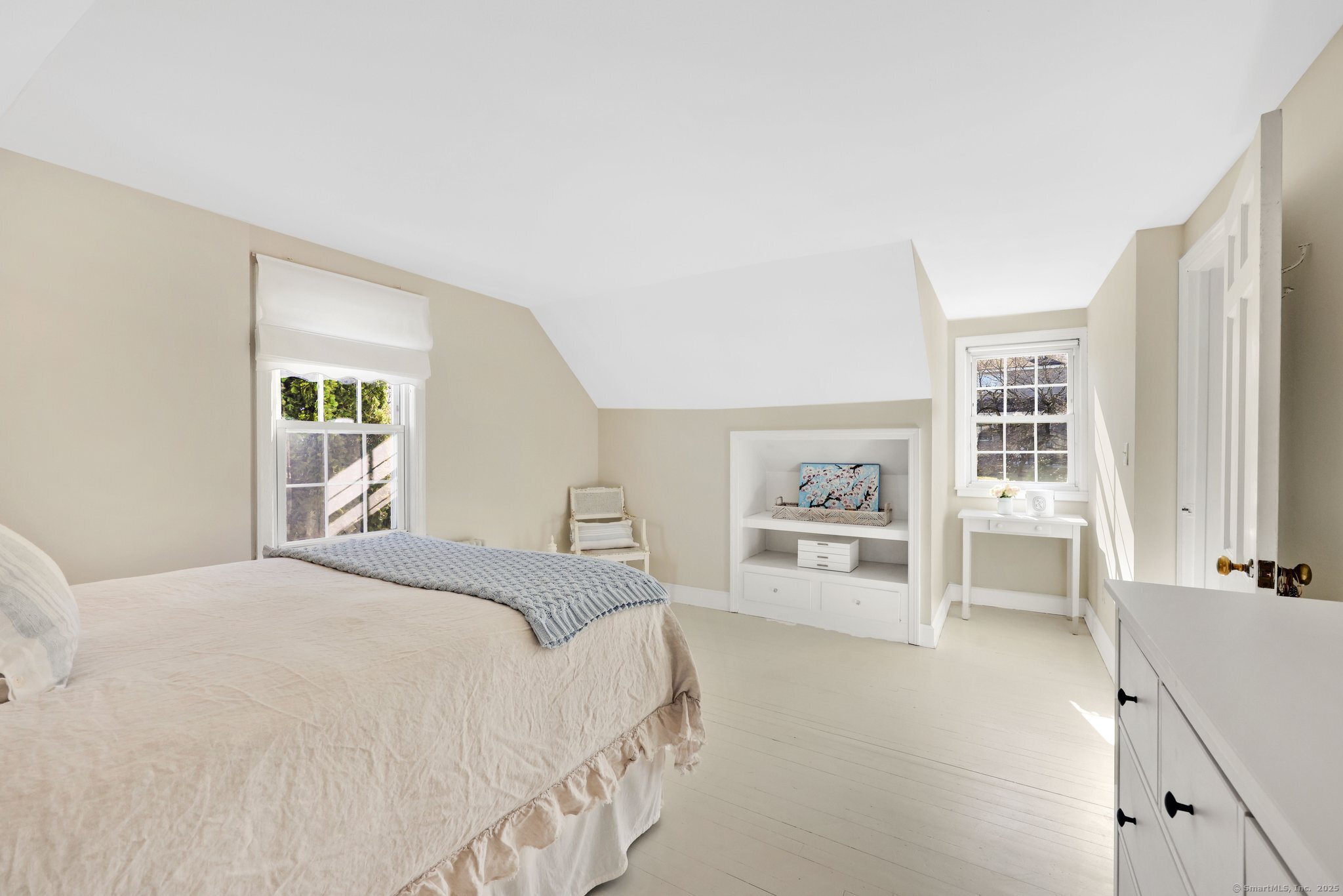 7 Greenacres Avenue