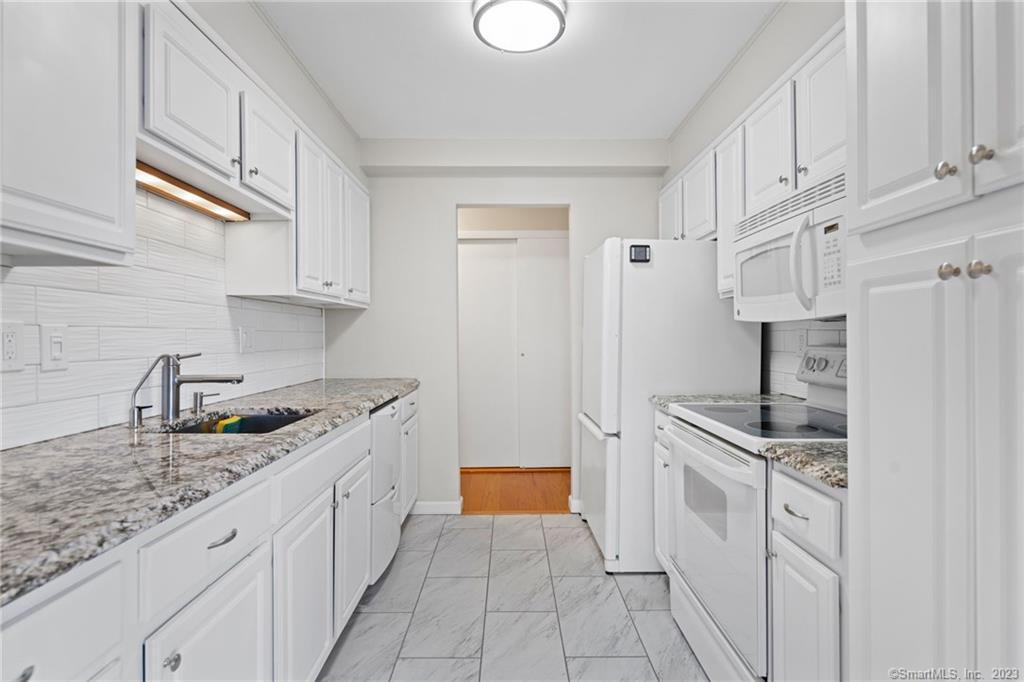 891 Farmington Avenue 5F