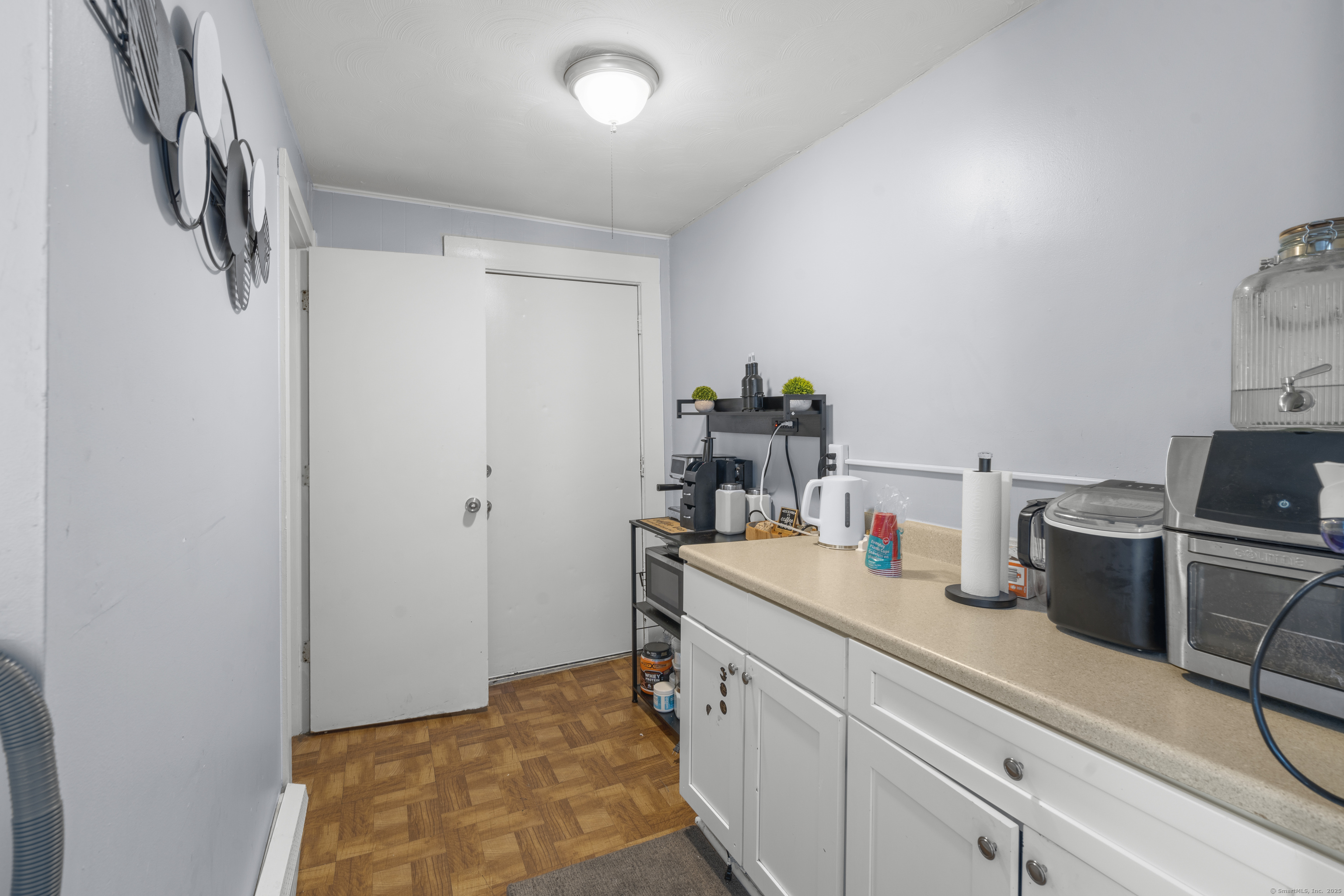 9 East Lawlor Street