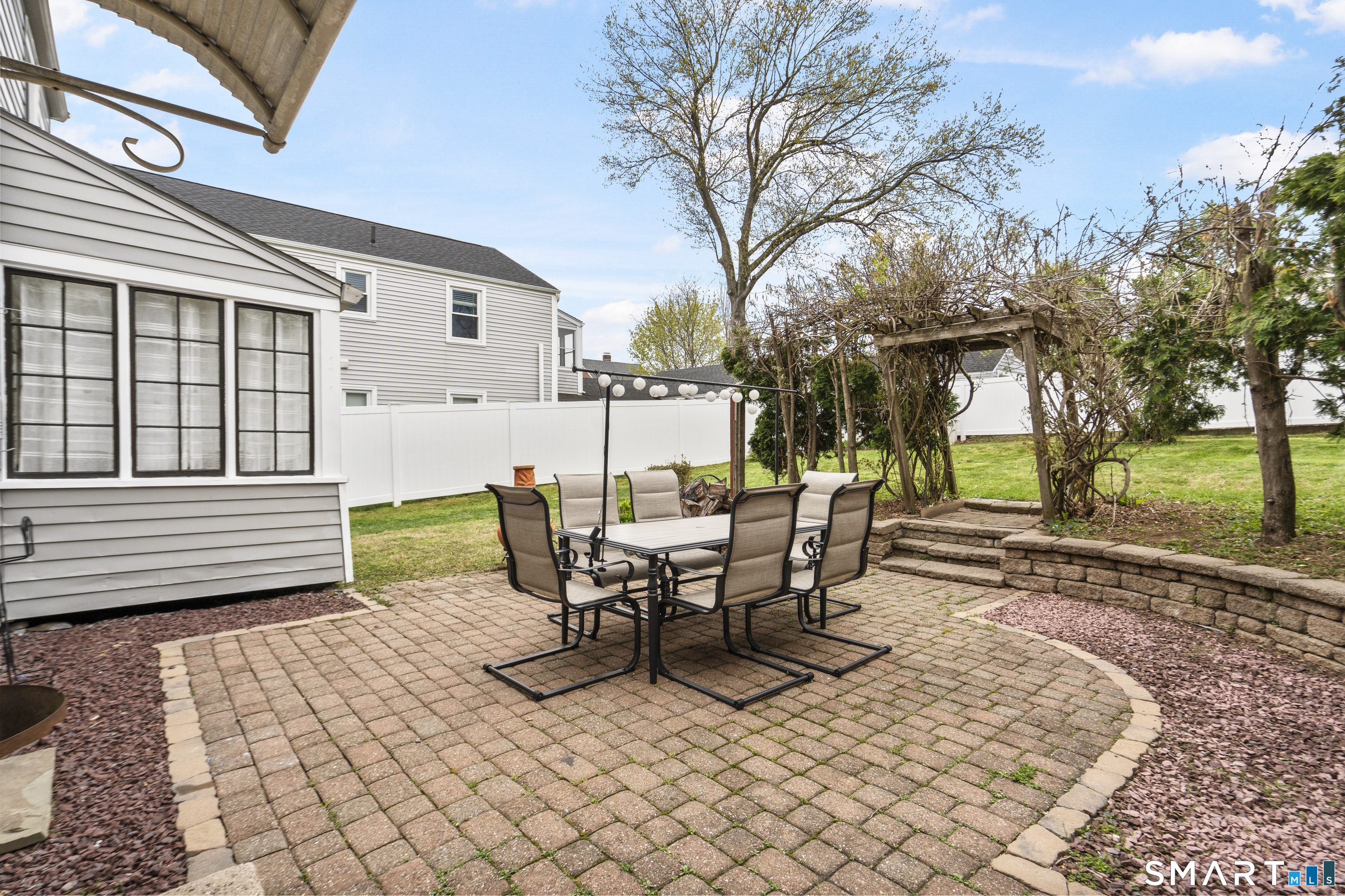 381 Quaker Lane South
