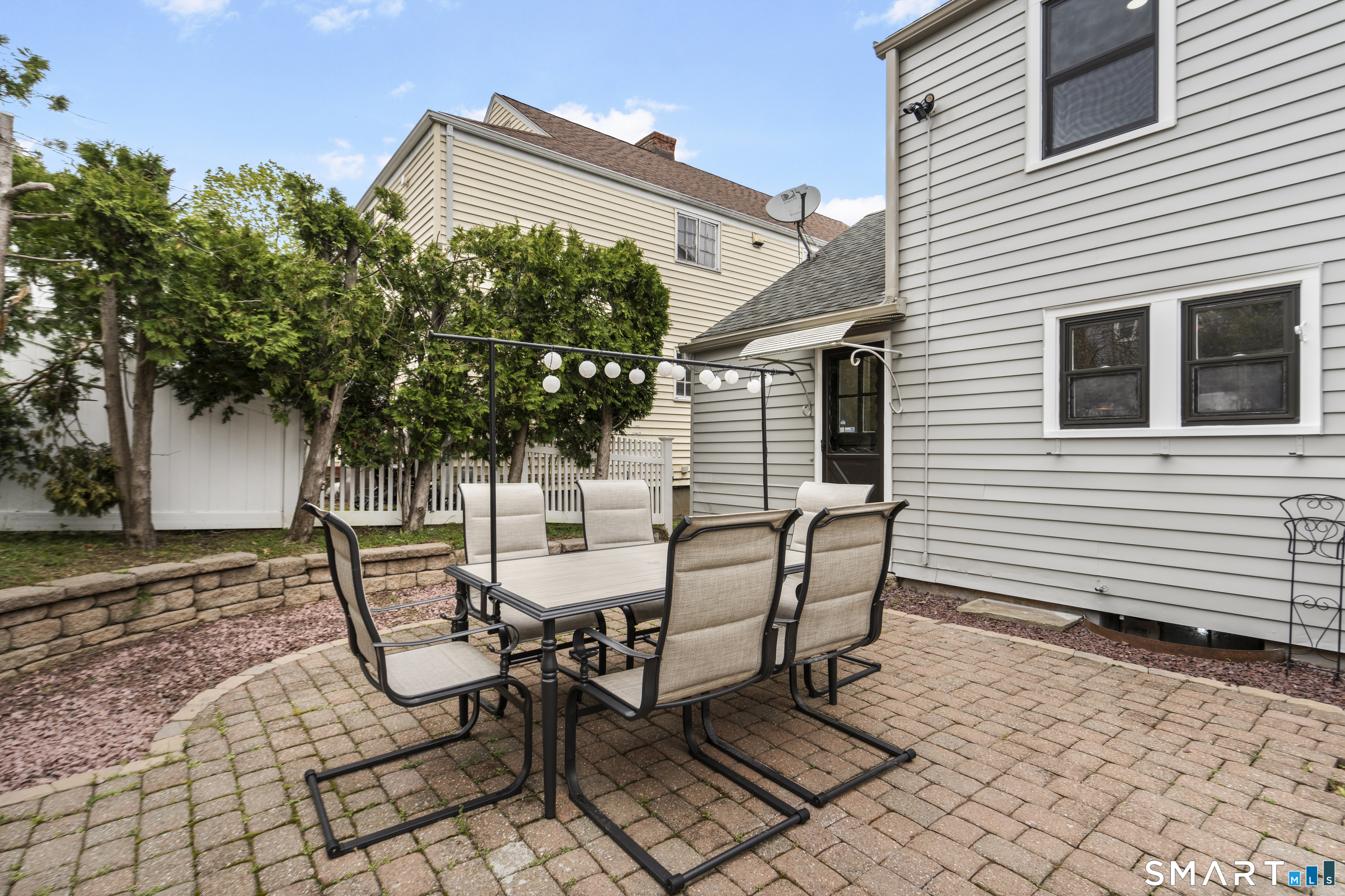 381 Quaker Lane South