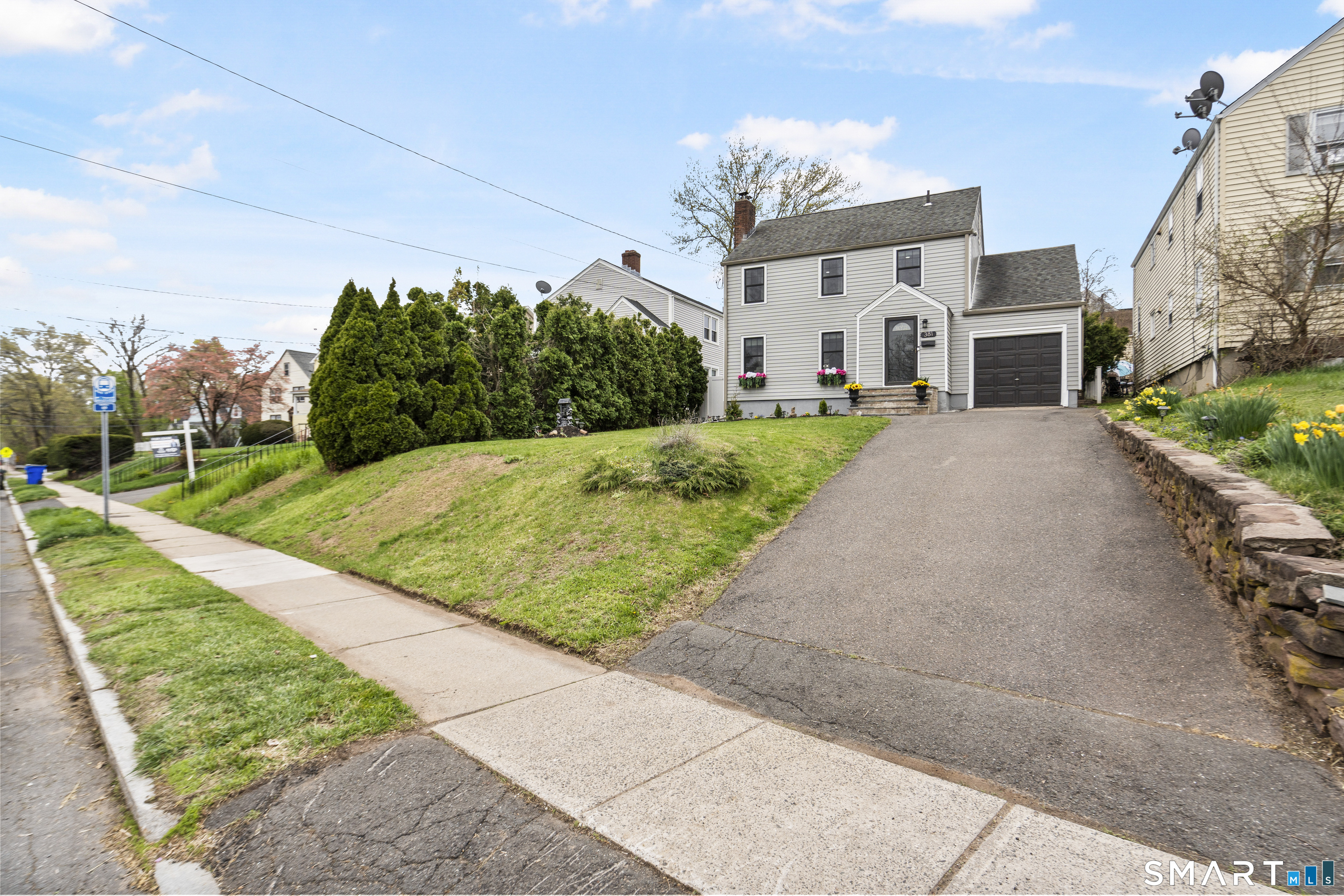 381 Quaker Lane South