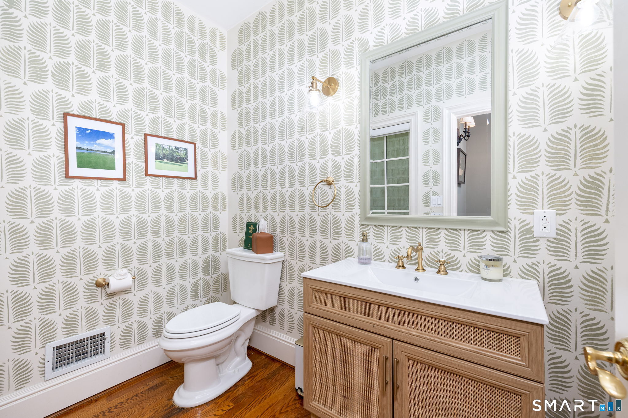 82 Ledyard Road