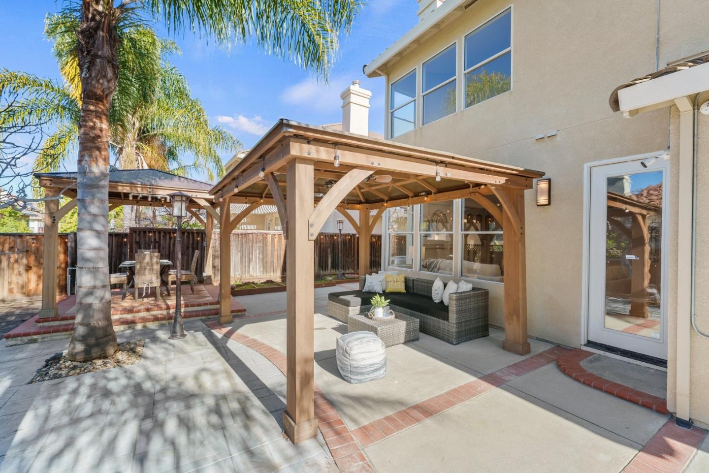 4033 Emerald Isle Lane