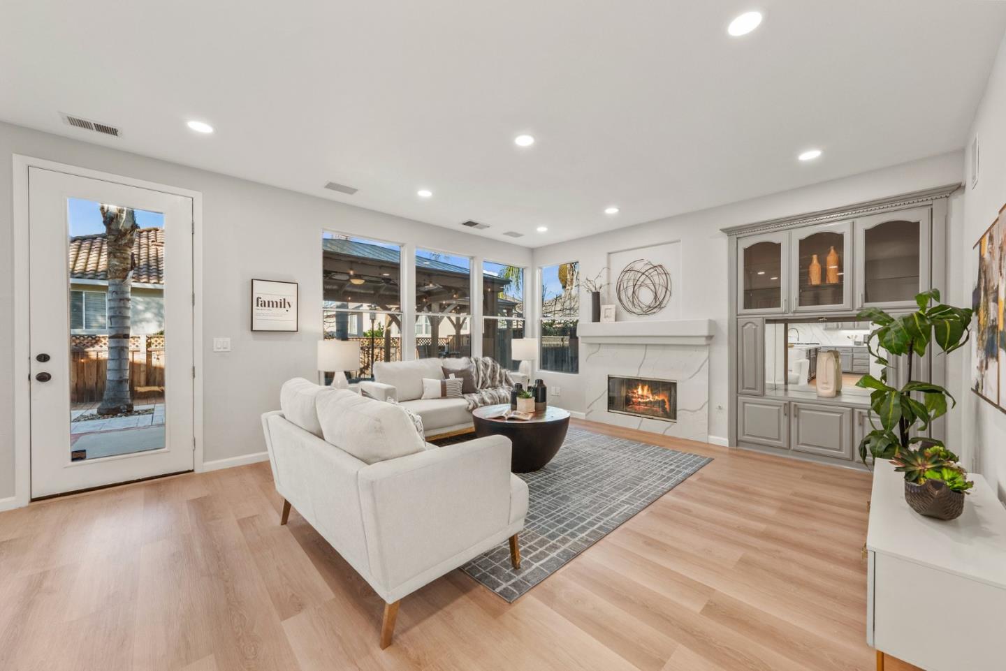 4033 Emerald Isle Lane