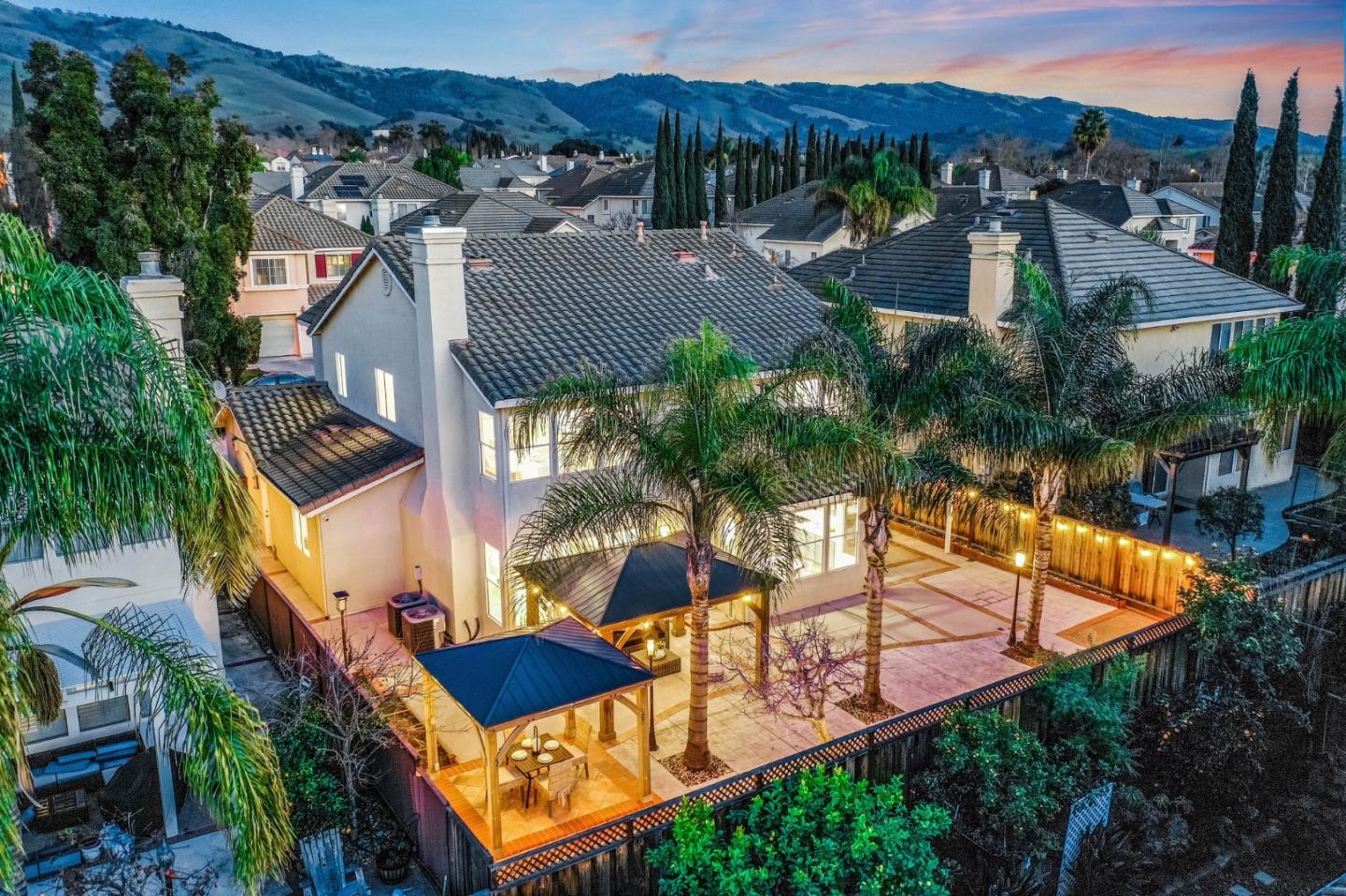 4033 Emerald Isle Lane