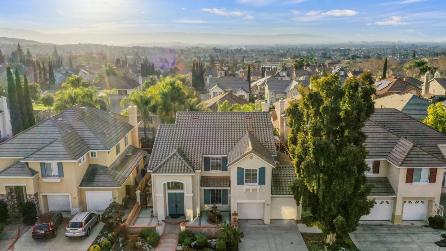 4033 Emerald Isle Lane