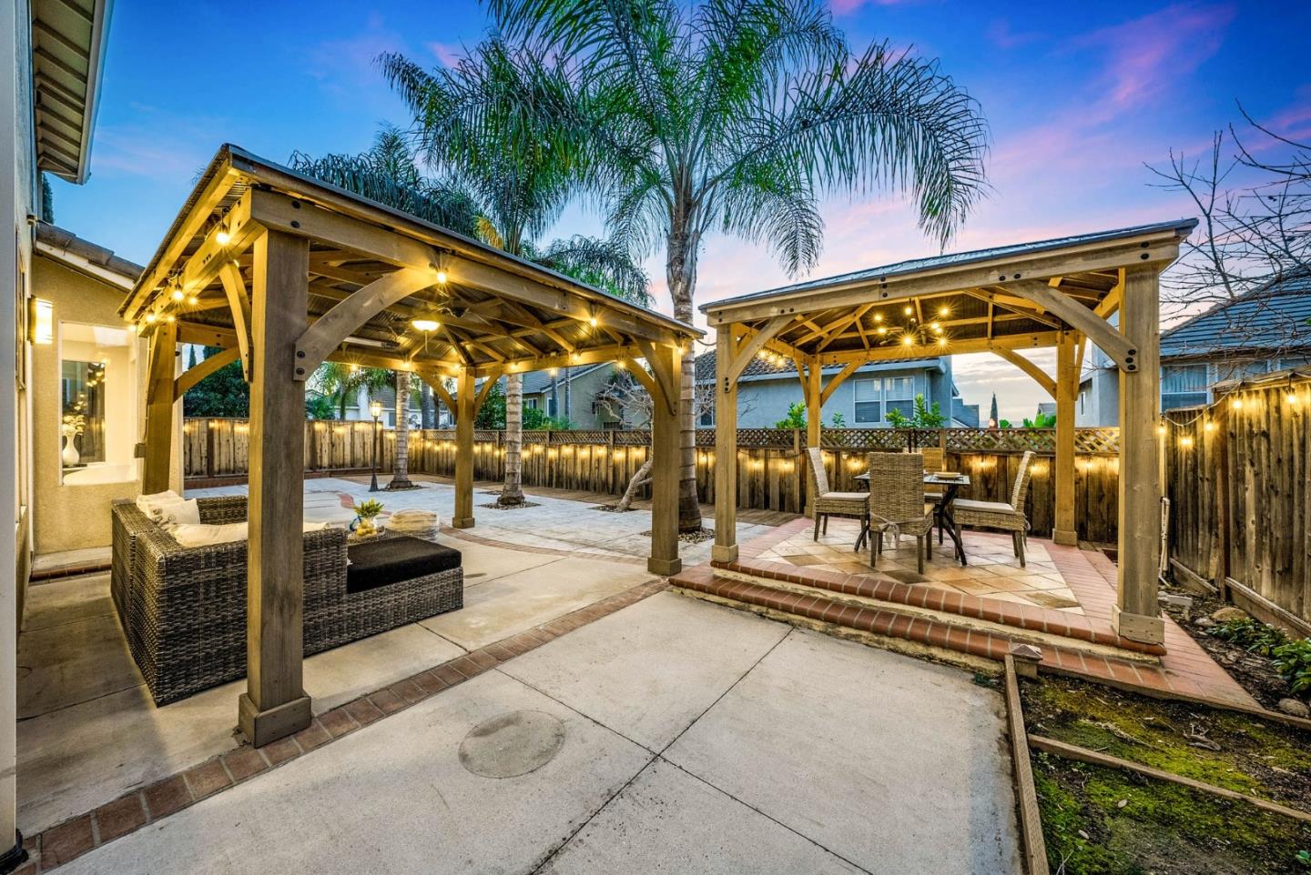 4033 Emerald Isle Lane