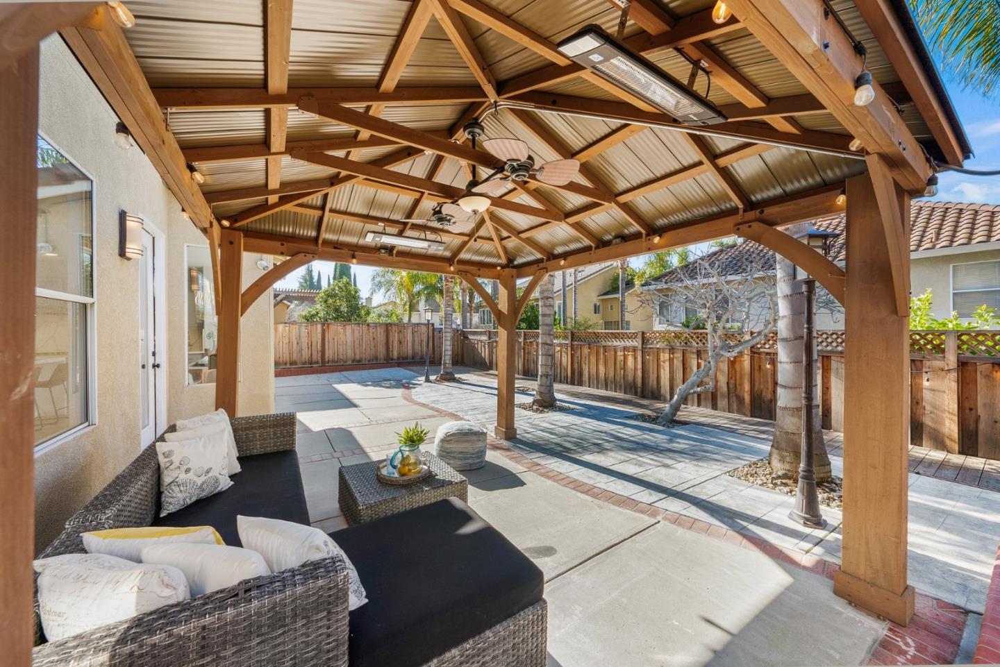 4033 Emerald Isle Lane