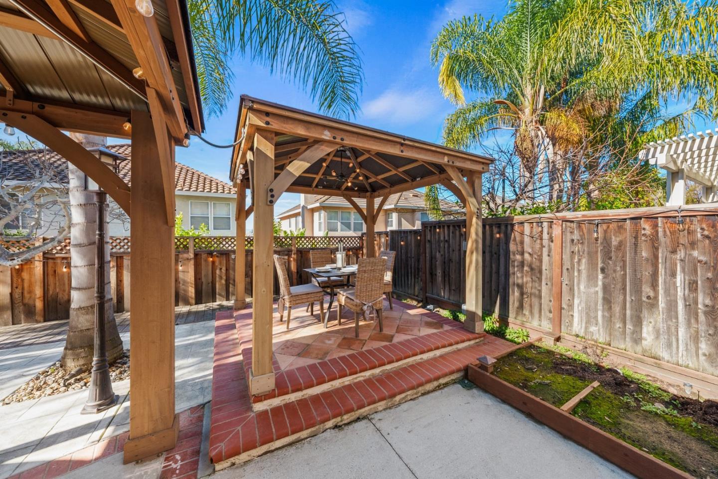 4033 Emerald Isle Lane