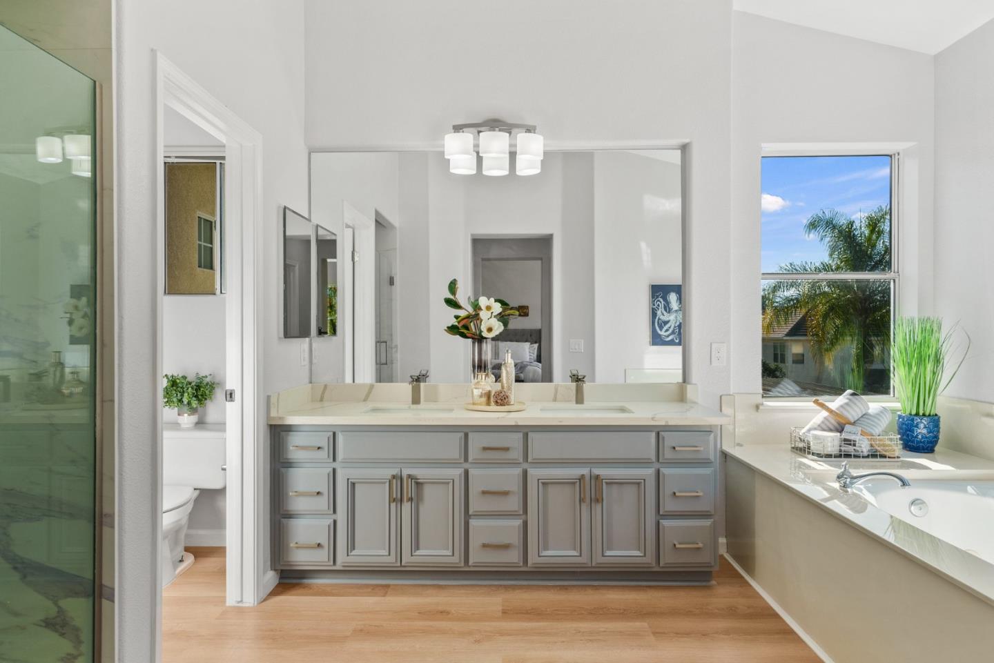 4033 Emerald Isle Lane