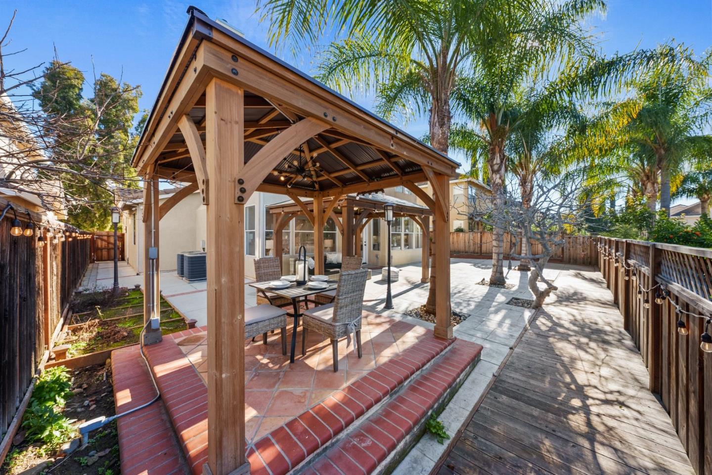 4033 Emerald Isle Lane