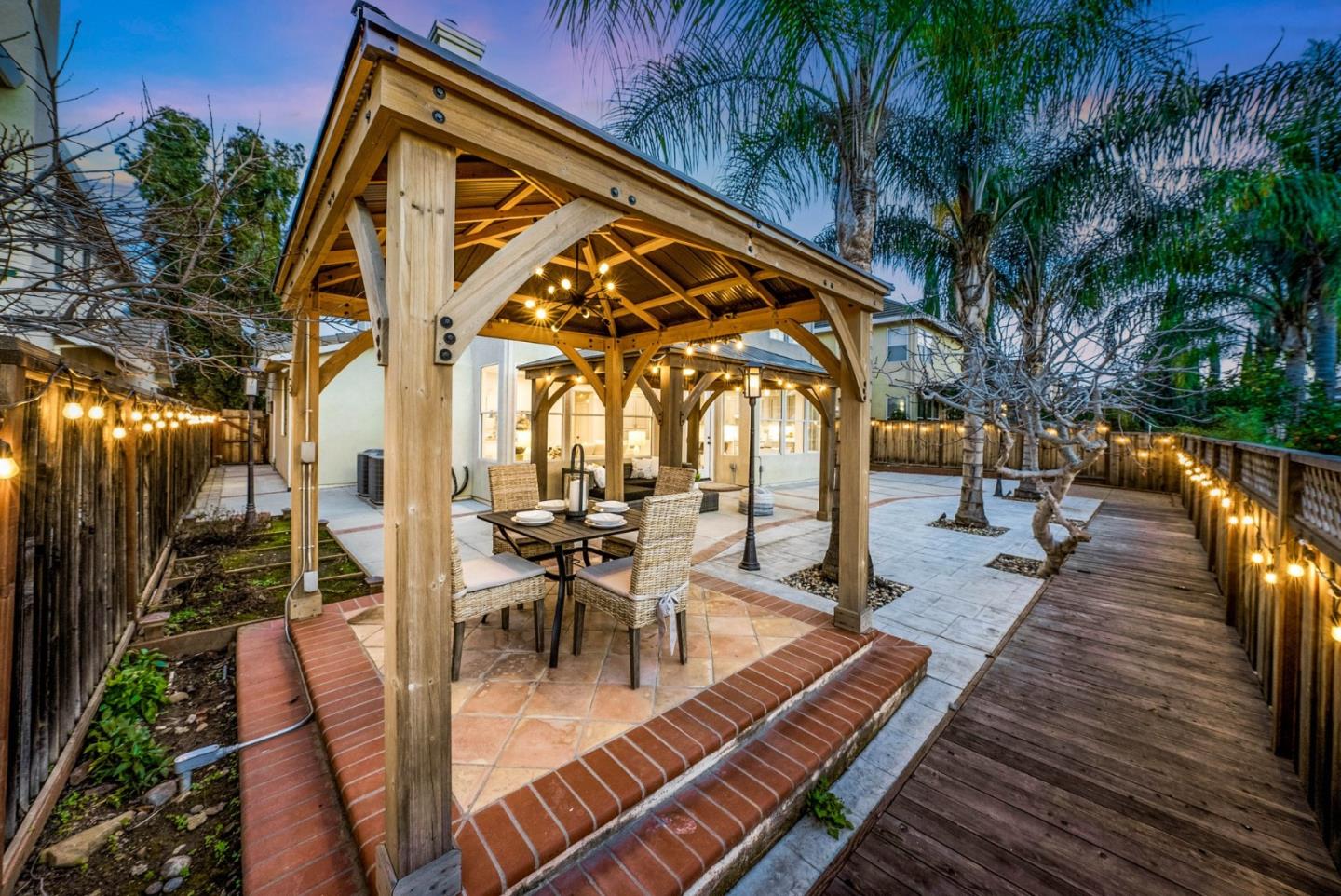 4033 Emerald Isle Lane