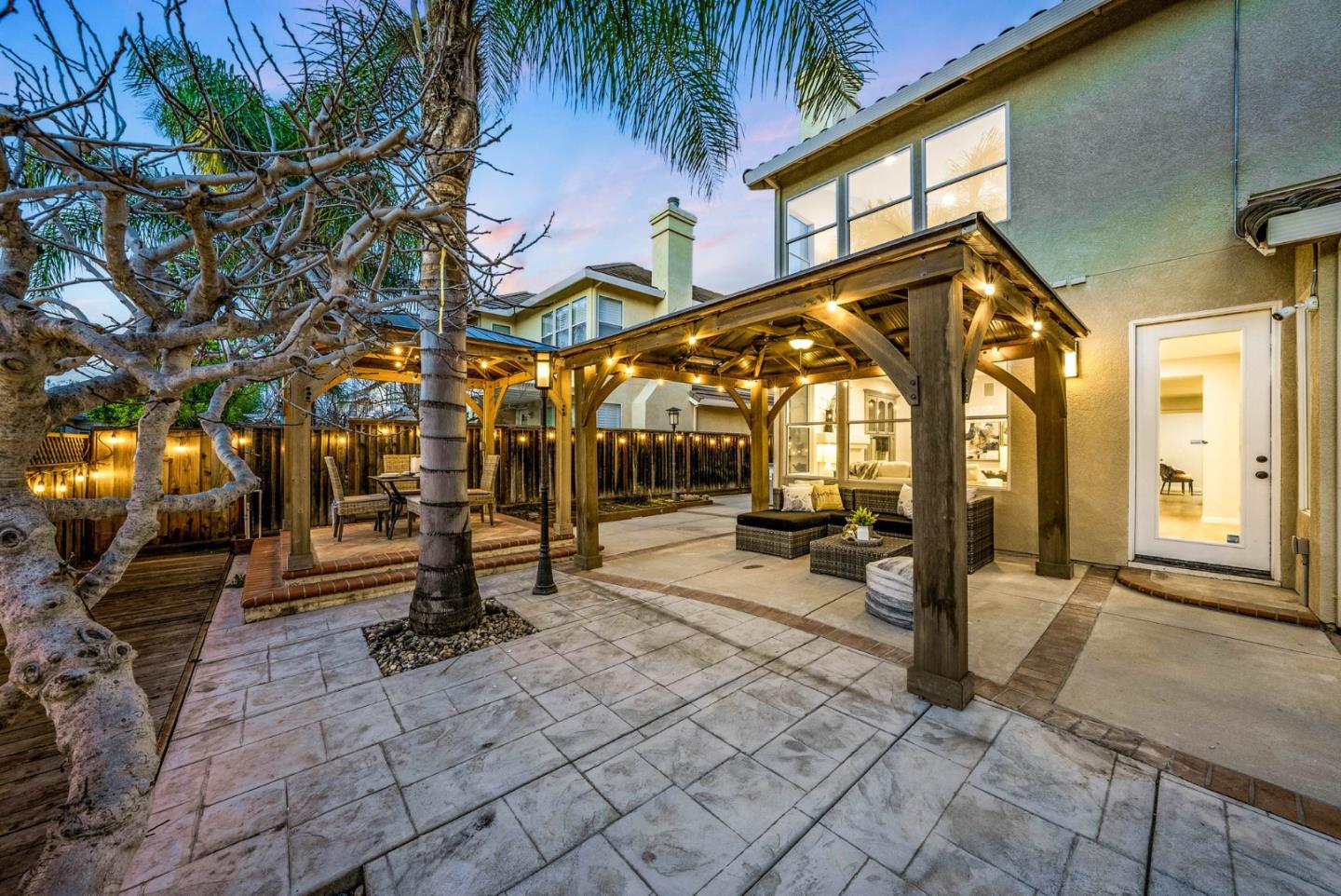 4033 Emerald Isle Lane