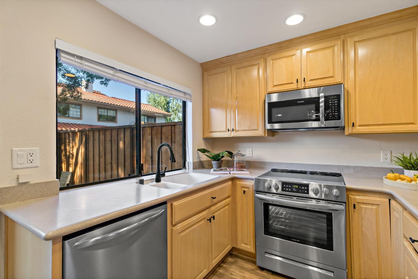 157 N Central AVE