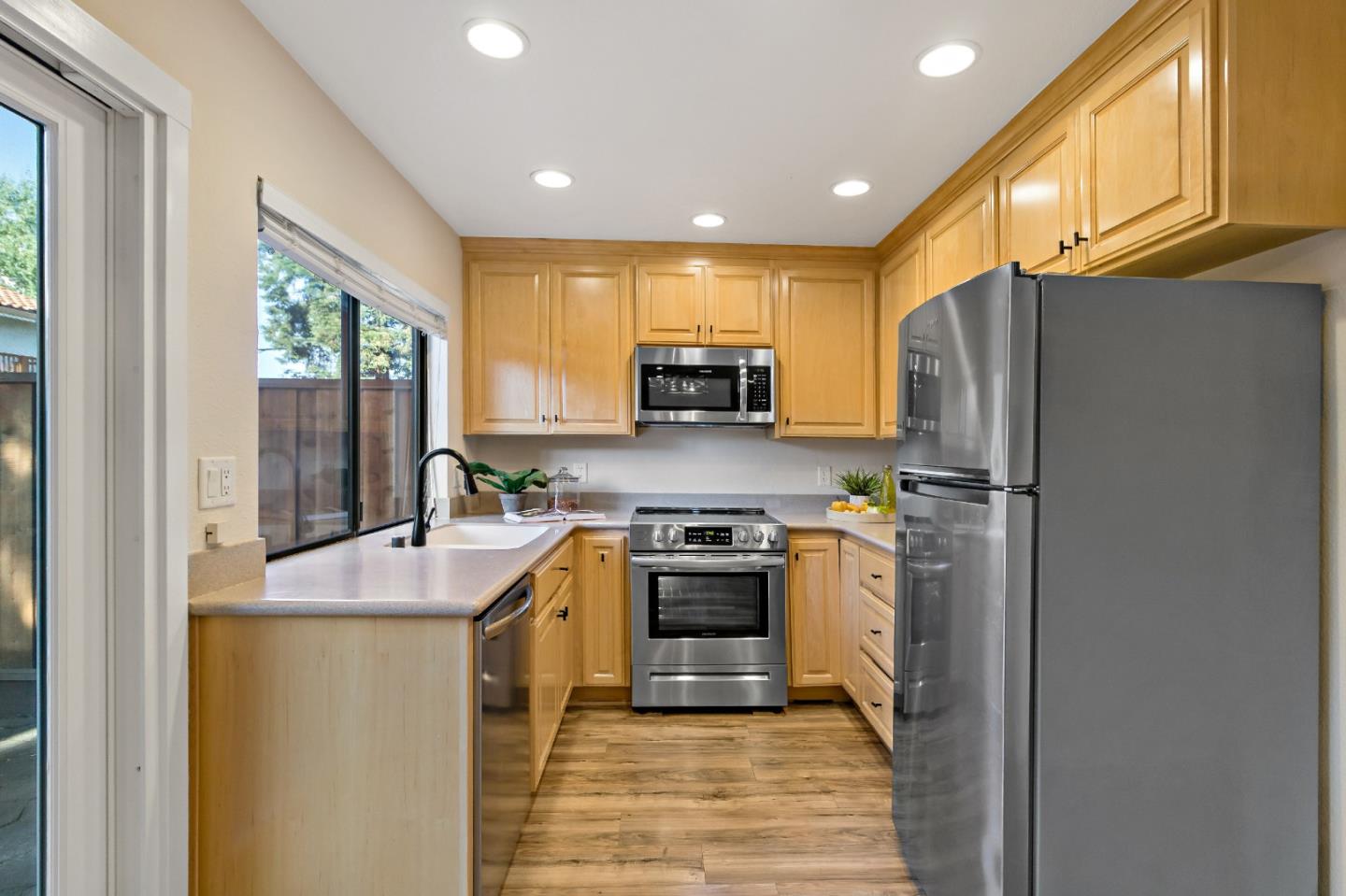 157 N Central AVE