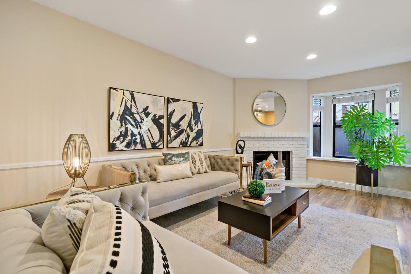 157 N Central AVE