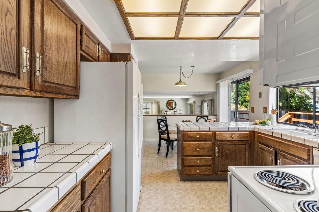 3009 Lake Estates CT