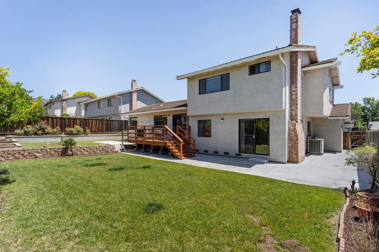 3009 Lake Estates CT