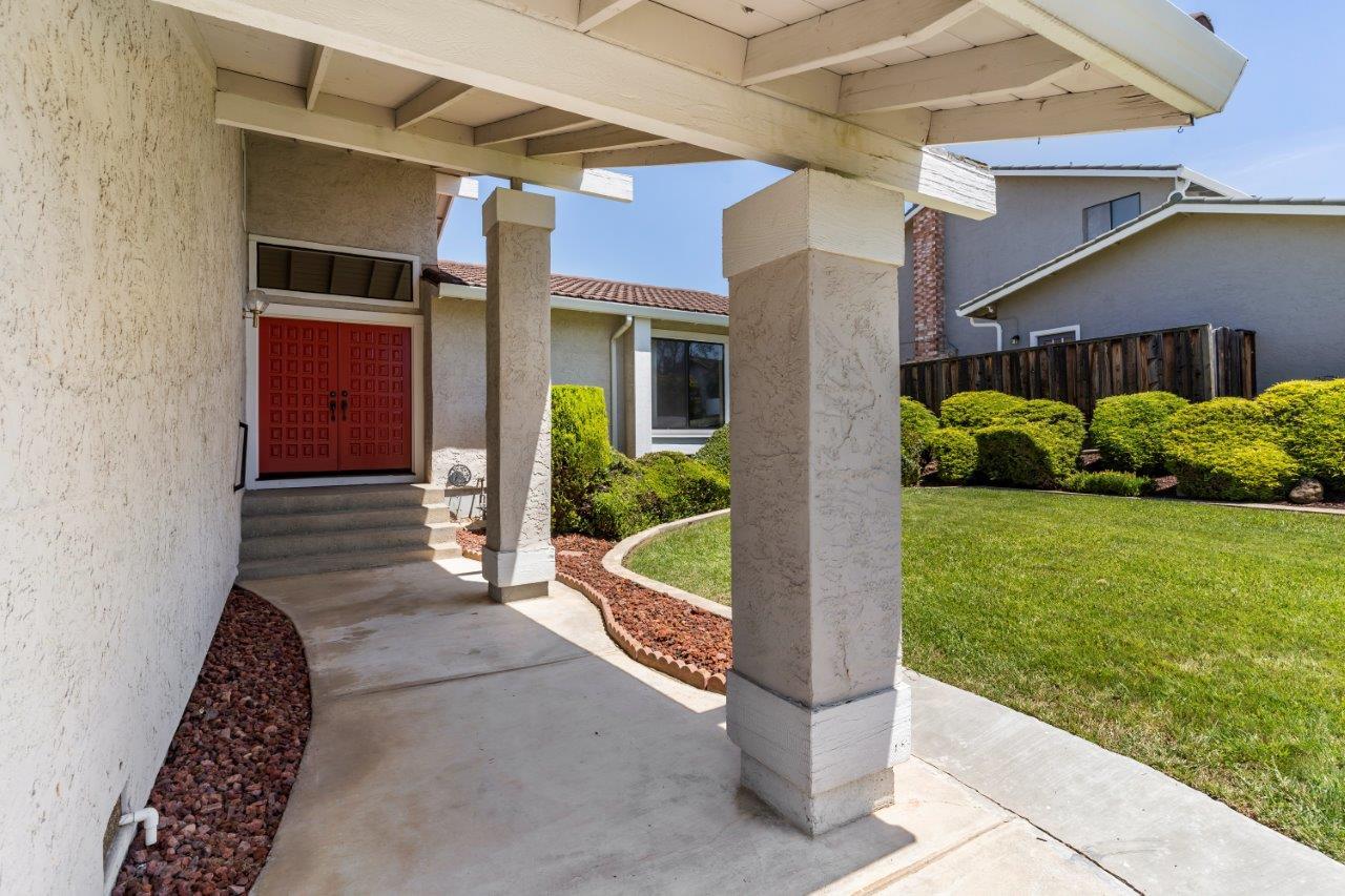 3009 Lake Estates CT
