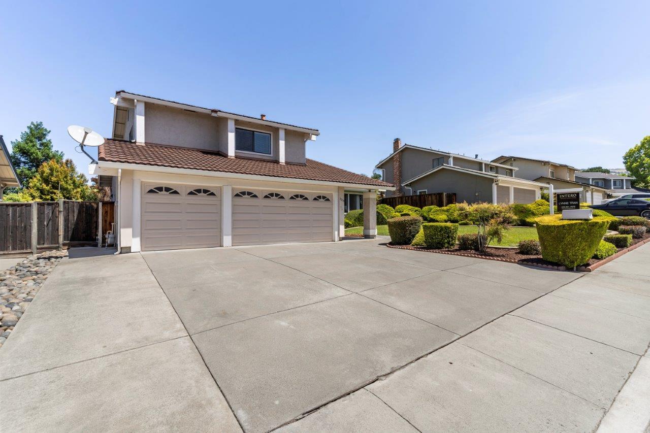 3009 Lake Estates CT