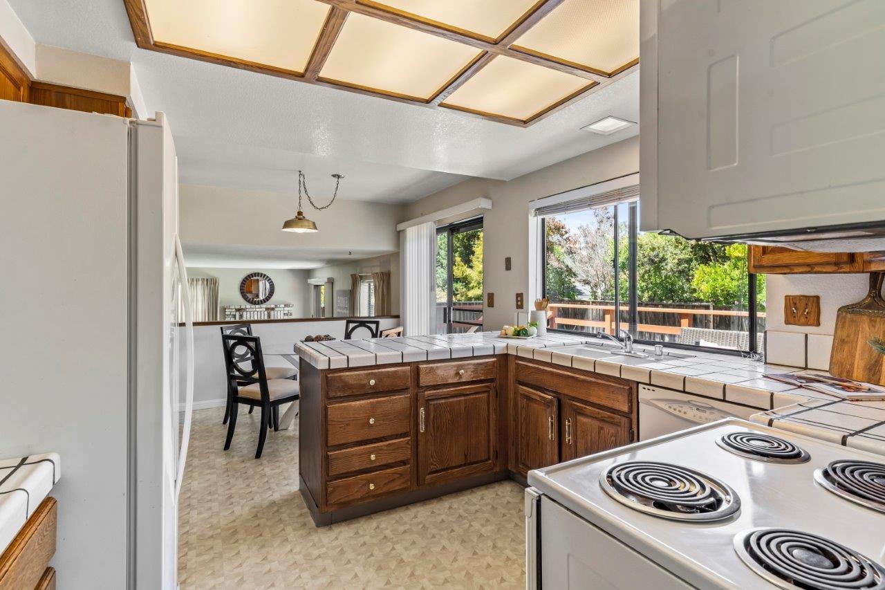 3009 Lake Estates CT