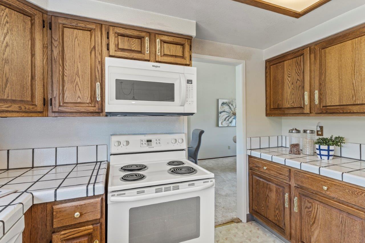 3009 Lake Estates CT