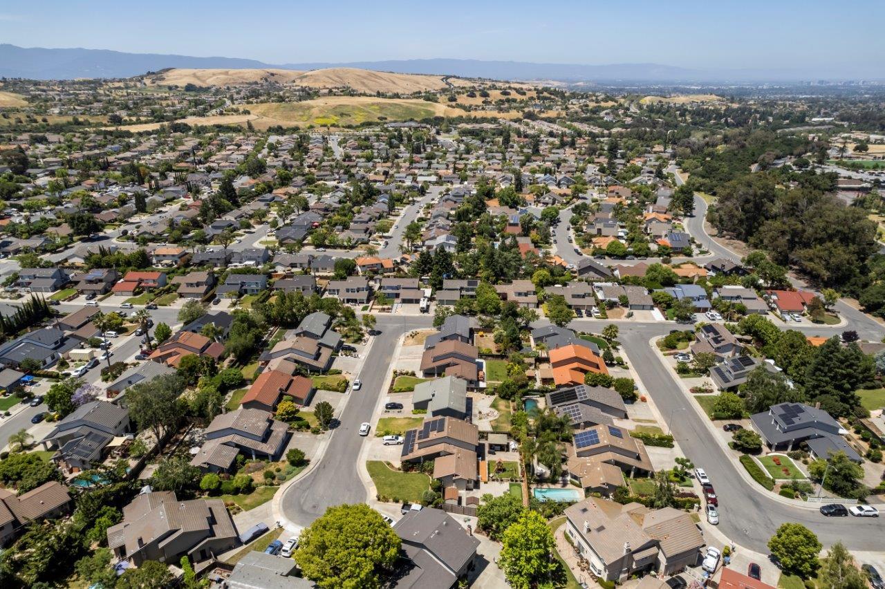 3009 Lake Estates CT