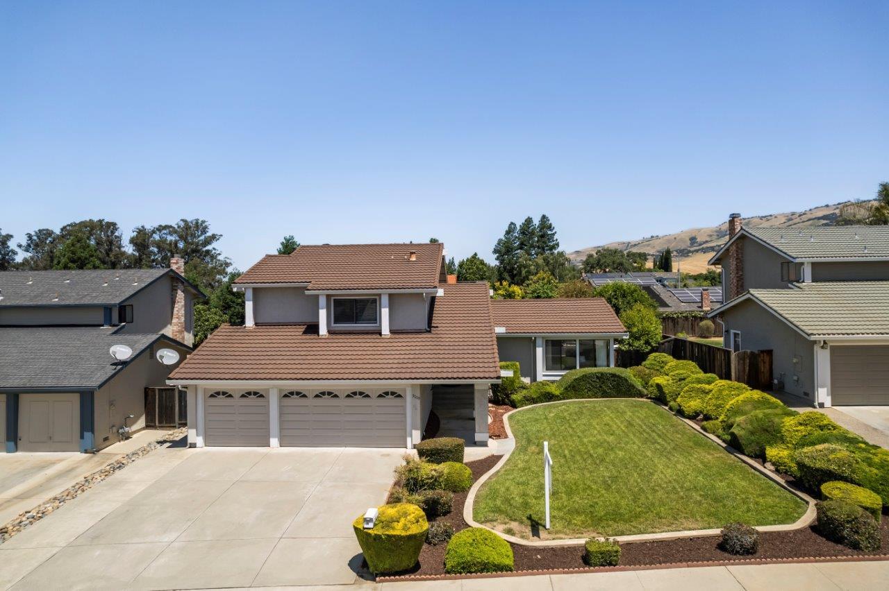 3009 Lake Estates CT