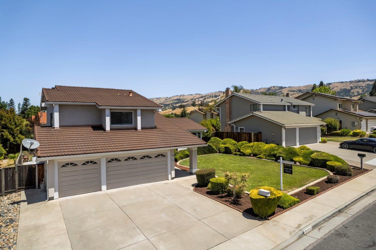 3009 Lake Estates CT