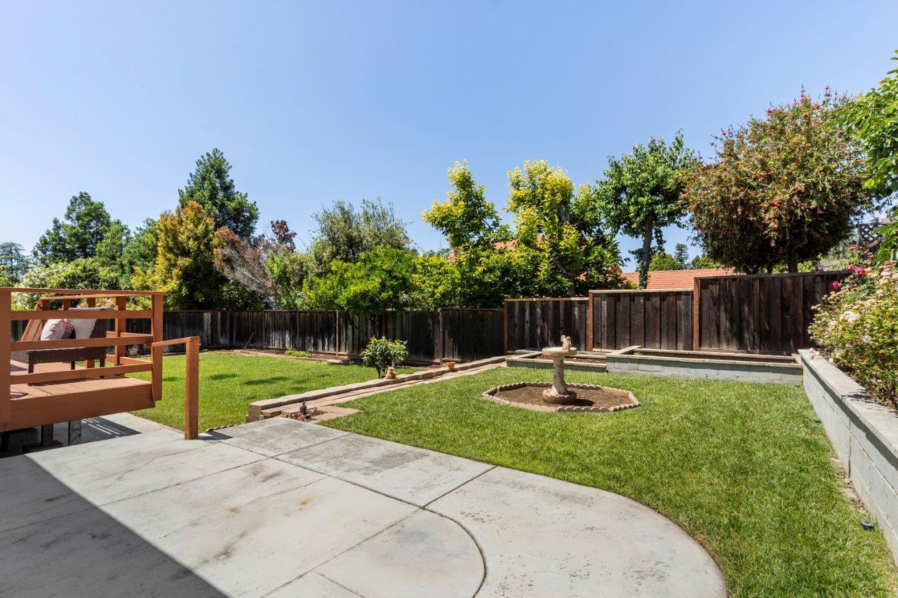 3009 Lake Estates CT